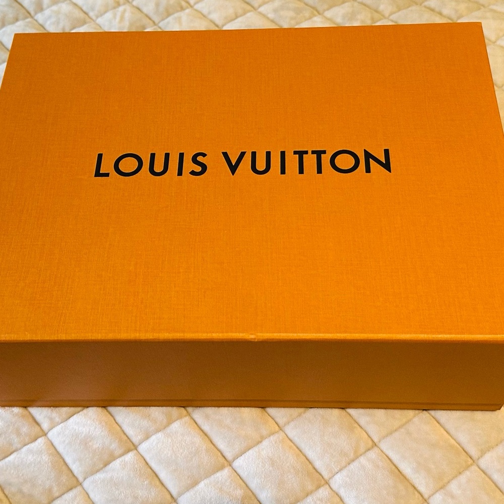 Louis Vuitton Tan Bucket Hat with Shearling Trim - Picture 3 of 3